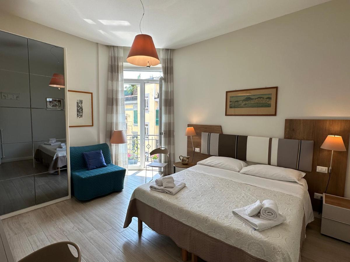 Bed and Breakfast Domus Luca Nápoles Exterior foto