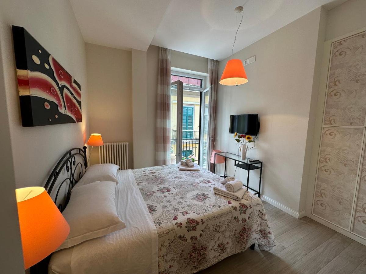 Bed and Breakfast Domus Luca Nápoles Exterior foto