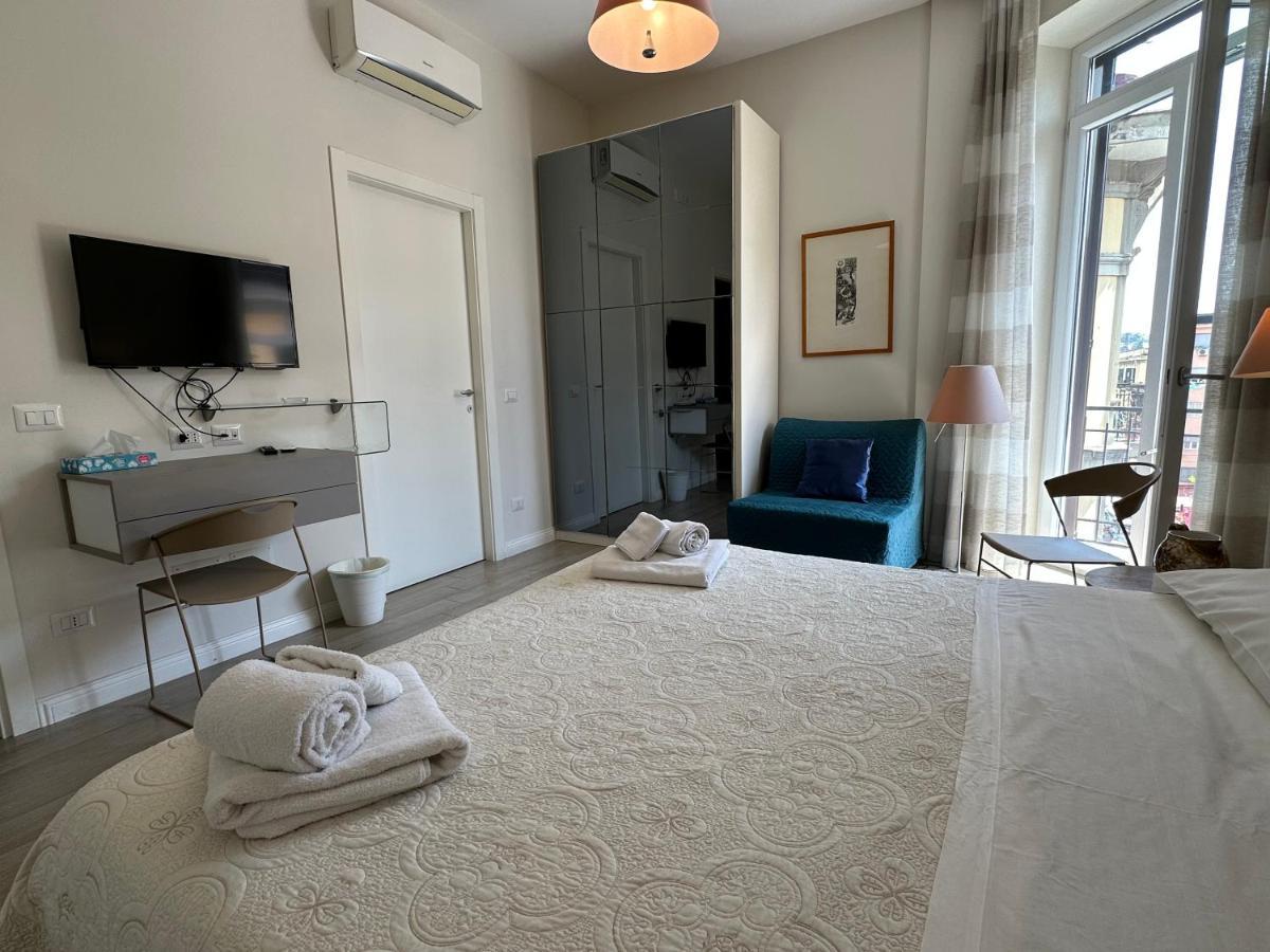 Bed and Breakfast Domus Luca Nápoles Exterior foto