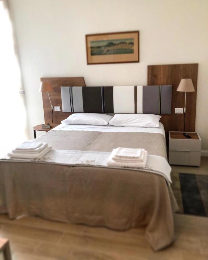 Bed and Breakfast Domus Luca Nápoles Exterior foto